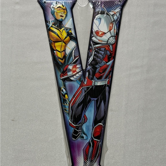 New Marvel Metal Letter V with Avengers Design NIP NOS Factory Sealed - Picture 4 of 10